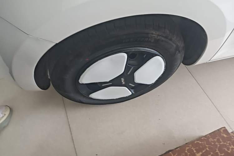 Used CHANGAN NEVO Lumin 2023 205km Xiangqin Version Left Front Wheel Hub