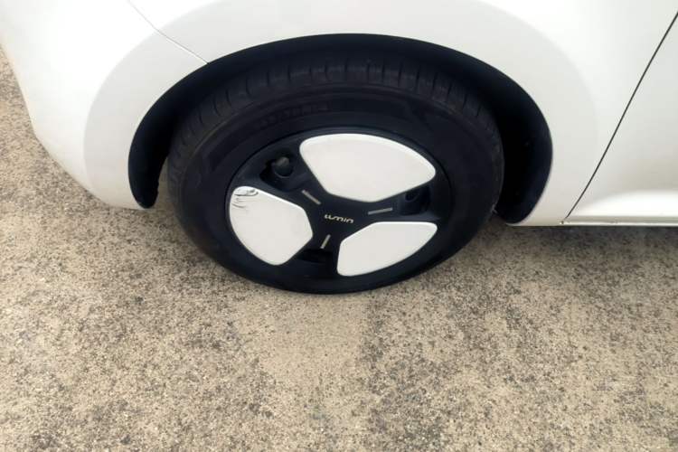 Used CHANGAN NEVO Lumin 2023 205km Xiangqin Version Left Front Wheel Hub