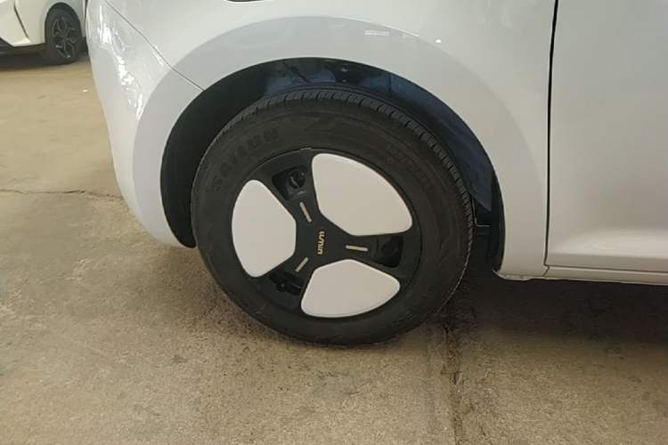 Used CHANGAN NEVO Lumin 2023 205km Xiangqin Version Left Front Wheel Hub