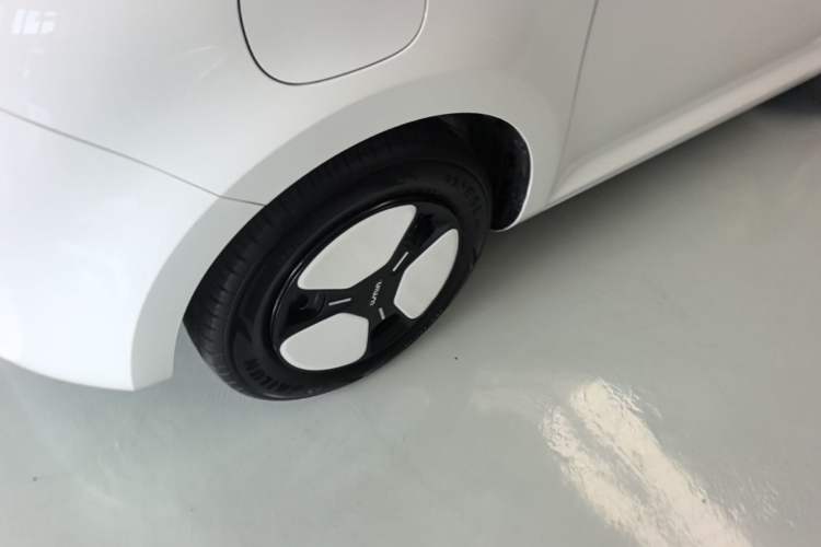 Used CHANGAN NEVO Lumin 2023 205km Xiangqin Version Left Front Wheel Hub