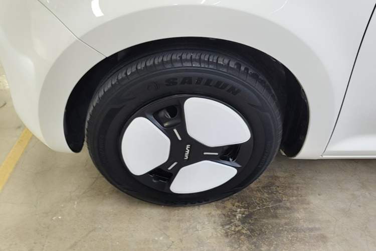 Used CHANGAN NEVO Lumin 2023 205km Xiangqin Version Left Front Wheel Hub