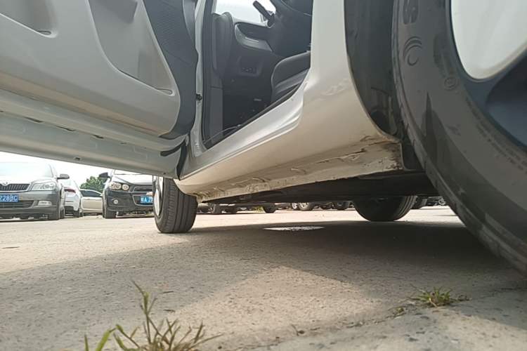 Used CHANGAN NEVO Lumin 2023 205km Xiangqin Version Left Side Sill
