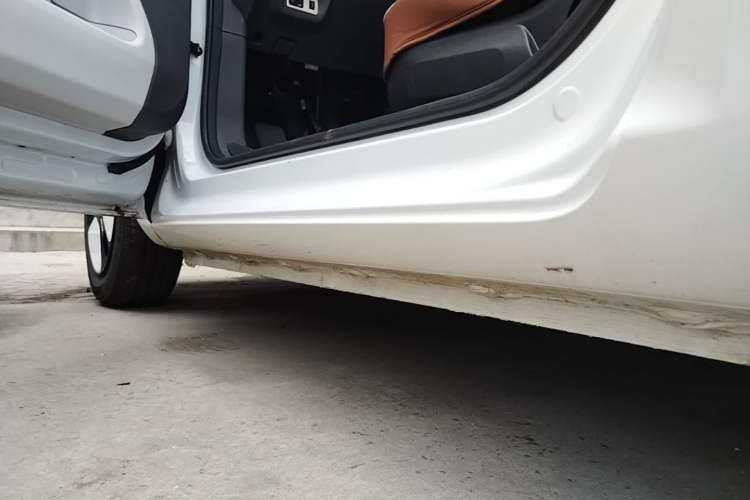 Used CHANGAN NEVO Lumin 2023 205km Xiangqin Version Left Side Sill