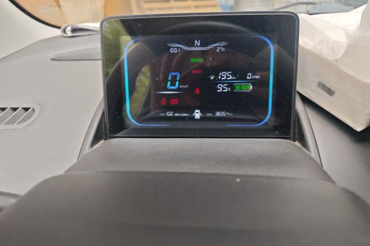Used CHANGAN NEVO Lumin 2023 205km Xiangqin Version Odometer Close Up