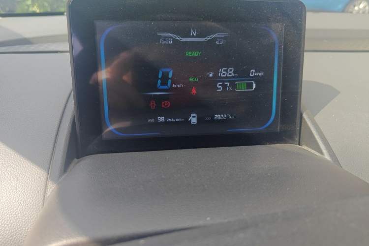 Used CHANGAN NEVO Lumin 2023 301km Honey Dew Edition Odometer Close Up