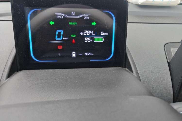 Used CHANGAN NEVO Lumin 2023 301km Honey Dew Edition Odometer Close Up