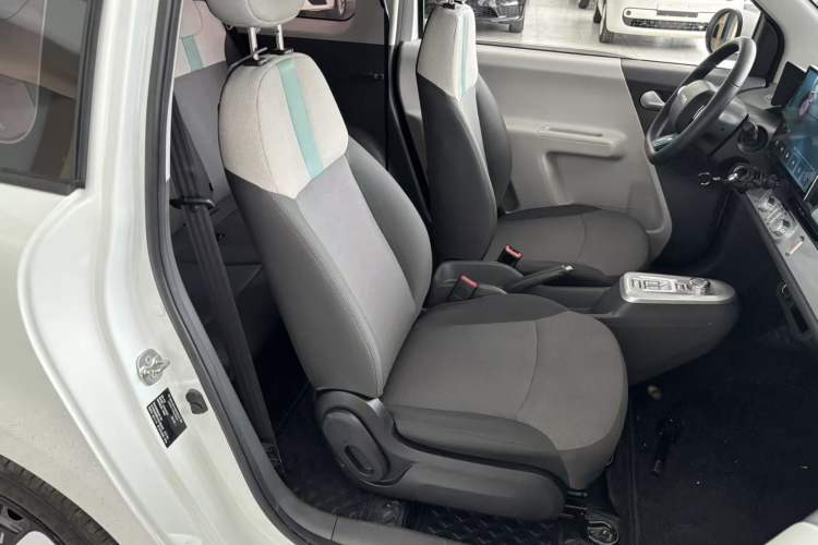 Used CHANGAN NEVO Lumin 2023 301km Honey Dew Edition Right Front Seat