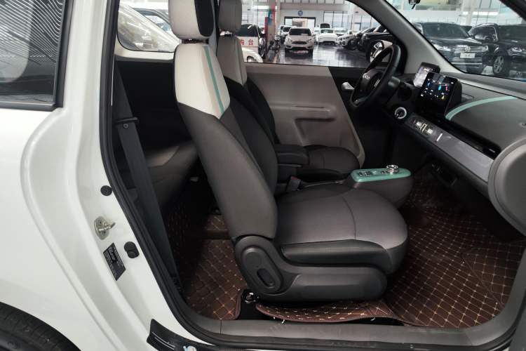 Used CHANGAN NEVO Lumin 2023 301km Honey Dew Edition Right Front Seat