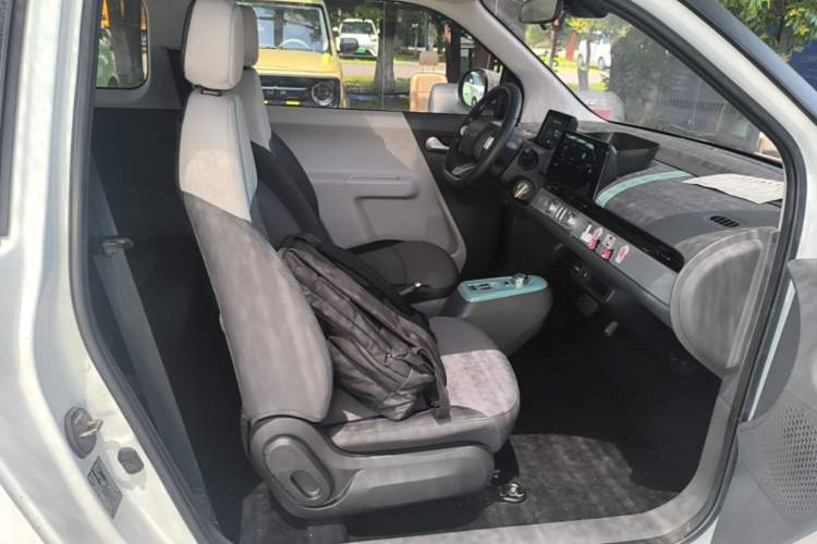 Used CHANGAN NEVO Lumin 2023 301km Honey Dew Edition Right Front Seat