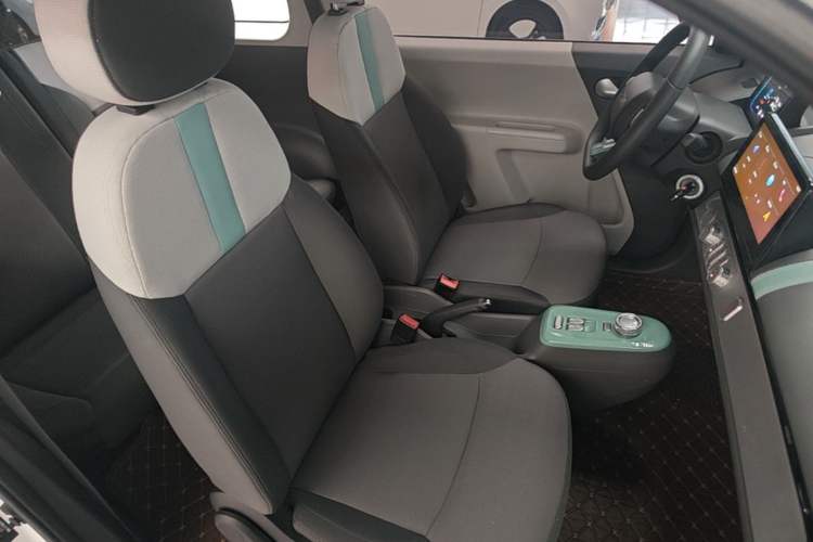 Used CHANGAN NEVO Lumin 2023 301km Honey Dew Edition Right Front Seat