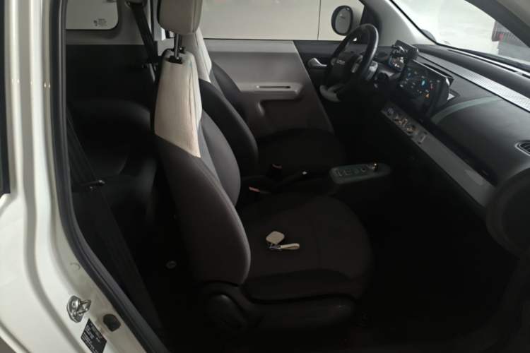 Used CHANGAN NEVO Lumin 2023 301km Honey Dew Edition Right Front Seat