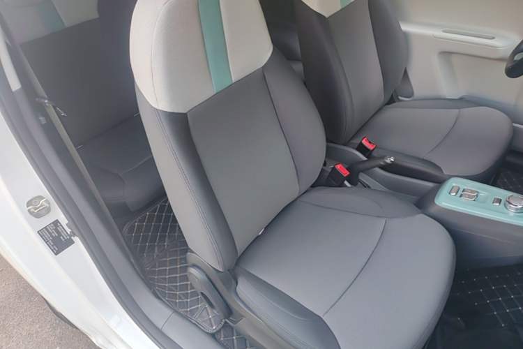 Used CHANGAN NEVO Lumin 2023 301km Honey Dew Edition Right Front Seat