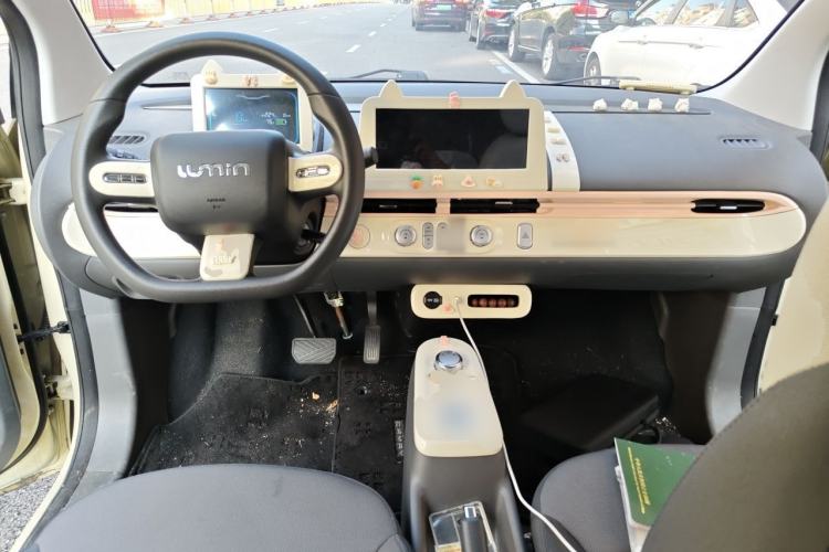 Used CHANGAN NEVO Lumin 2023 301km Honey Dew Edition Center Console