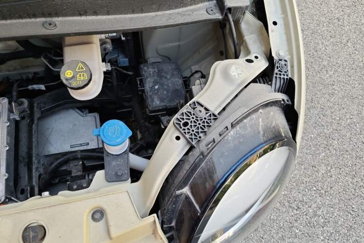 Used CHANGAN NEVO Lumin 2023 301km Honey Dew Edition Engine Bay Left