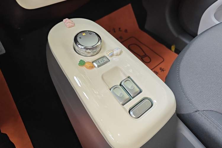 Used CHANGAN NEVO Lumin 2023 301km Honey Dew Edition Gear Lever