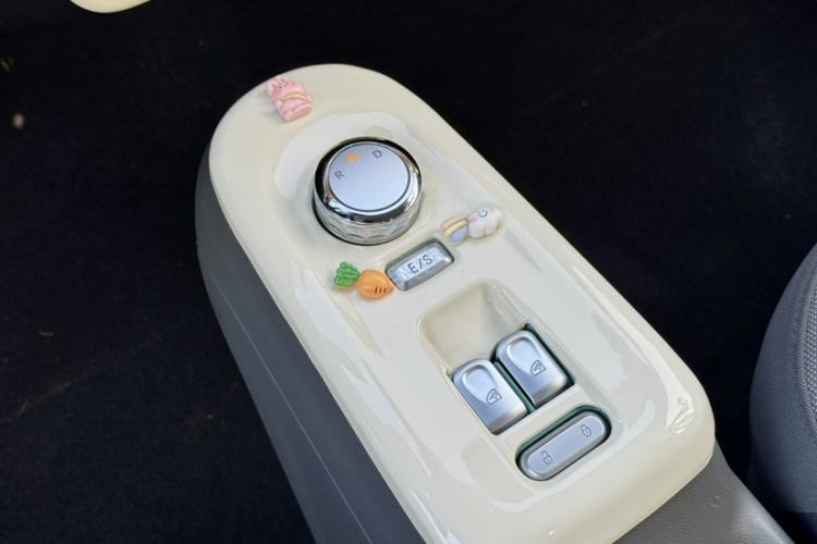 Used CHANGAN NEVO Lumin 2023 301km Honey Dew Edition Gear Lever