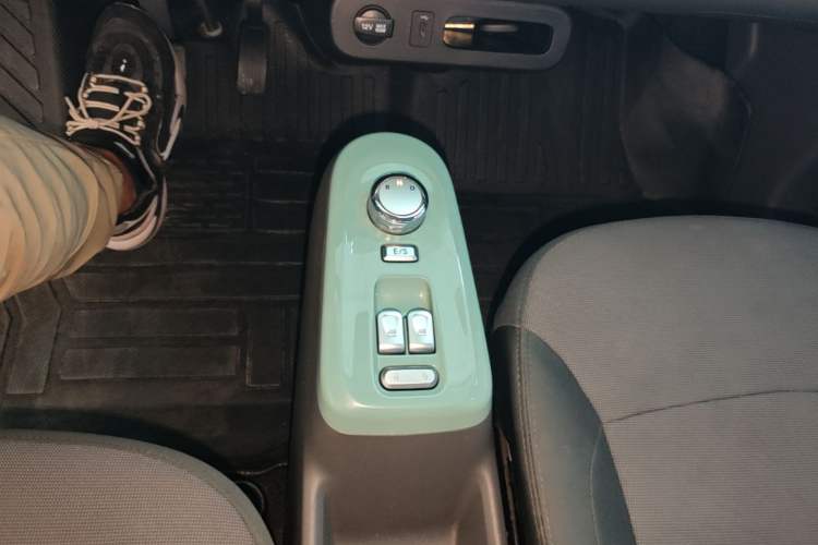 Used CHANGAN NEVO Lumin 2023 301km Honey Dew Edition Gear Lever
