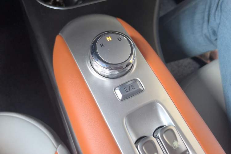 Used CHANGAN NEVO Lumin 2023 301km Honey Dew Edition Gear Lever