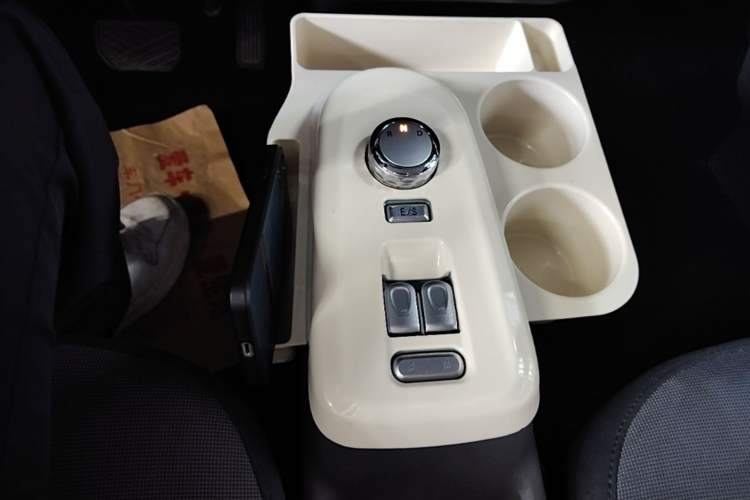 Used CHANGAN NEVO Lumin 2023 301km Honey Dew Edition Gear Lever