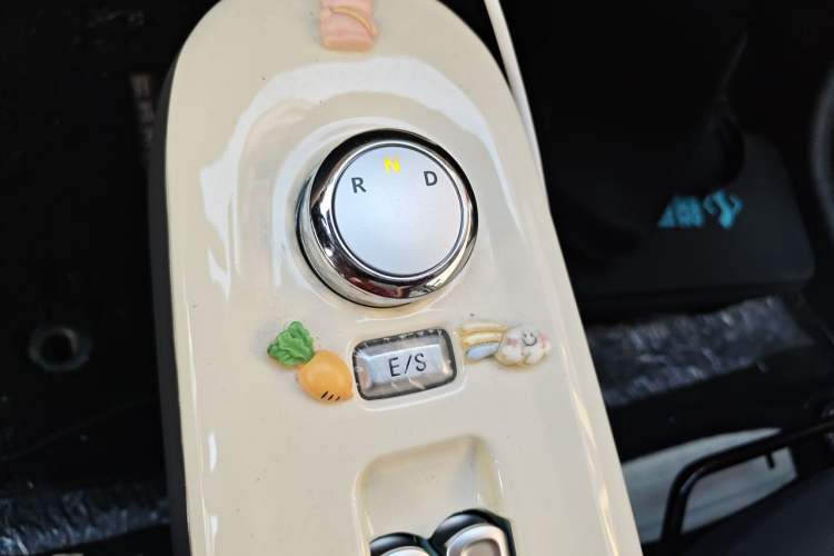 Used CHANGAN NEVO Lumin 2023 301km Honey Dew Edition Gear Lever