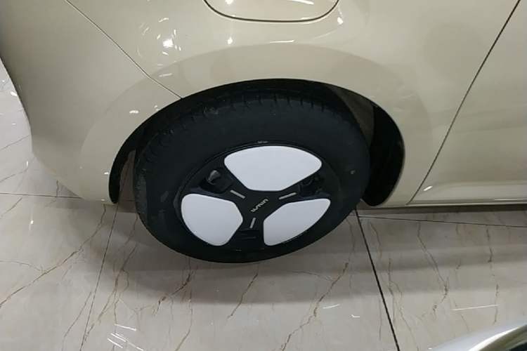 Used CHANGAN NEVO Lumin 2023 205km Xiangqin Version Left Front Wheel Hub