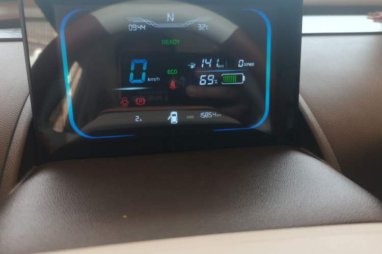 Used CHANGAN NEVO Lumin 2023 205km Xiangqin Version Odometer Close Up