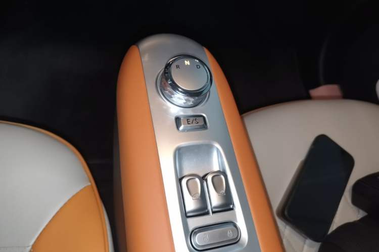 Used CHANGAN NEVO Lumin 2024 205km Orange Wind Edition Gear Lever