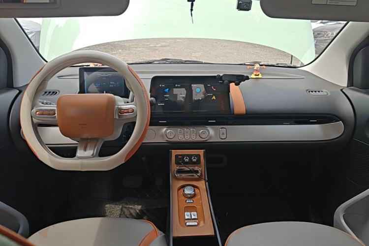 Used CHANGAN NEVO Lumin 2024 205km Orange Wind Edition Center Console