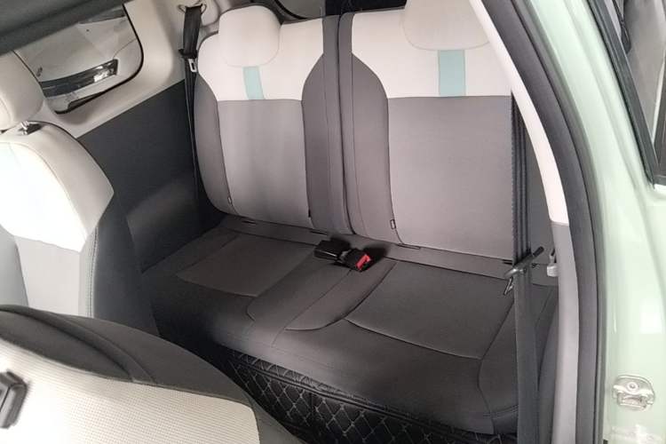 Used CHANGAN NEVO Lumin 2024 205km Orange Wind Edition Left Rear Seat