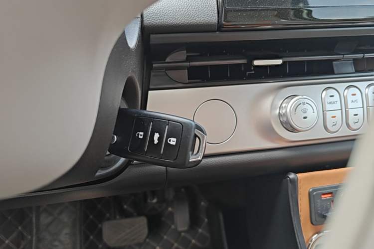 Used CHANGAN NEVO Lumin 2024 205km Orange Wind Edition Vehicle Key