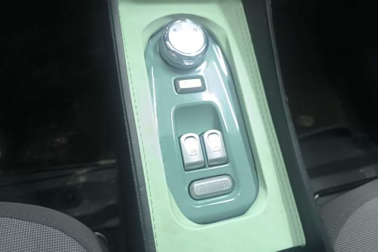Used CHANGAN NEVO Lumin 2024 205km Launch Edition Gear Lever