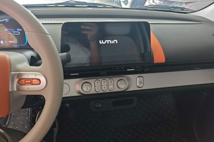 Used CHANGAN NEVO Lumin 2024 205km Orange Wind Edition Audio And AC Panel