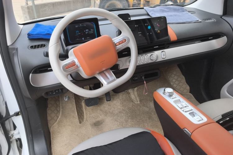 Used CHANGAN NEVO Lumin 2024 301km Orange Wind Edition Center Console