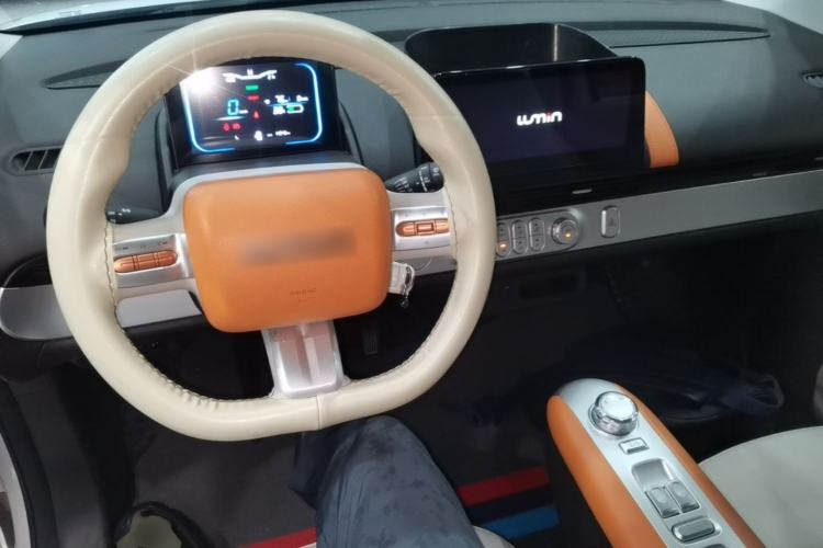 Used CHANGAN NEVO Lumin 2024 205km Orange Wind Edition Center Console