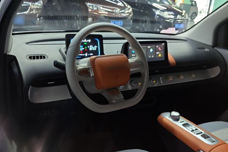 Used CHANGAN NEVO Lumin 2024 205km Orange Wind Edition Center Console