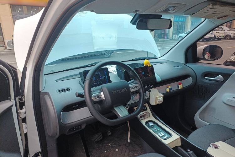 Used CHANGAN NEVO Lumin 2024 205km Orange Wind Edition Center Console