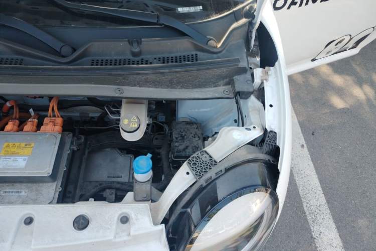 Used CHANGAN NEVO Lumin 2024 205km Orange Wind Edition Engine Bay Left