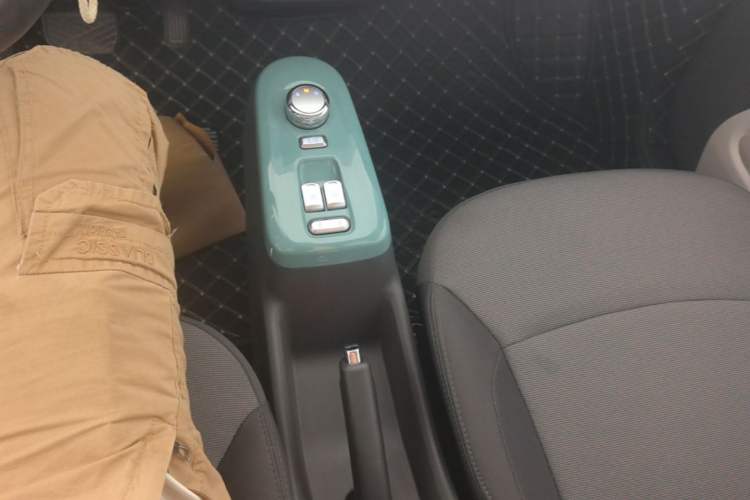Used CHANGAN NEVO Lumin 2024 301km Launch Edition Gear Lever