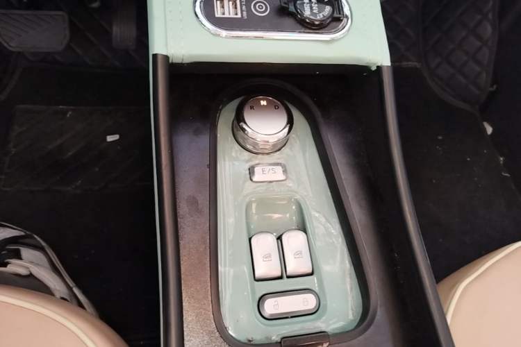 Used CHANGAN NEVO Lumin 2024 301km Launch Edition Gear Lever