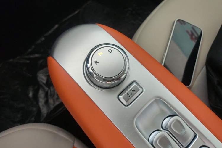 Used CHANGAN NEVO Lumin 2024 205km Orange Wind Edition Gear Lever