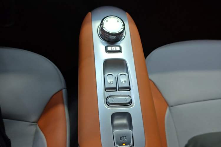 Used CHANGAN NEVO Lumin 2024 205km Orange Wind Edition Gear Lever