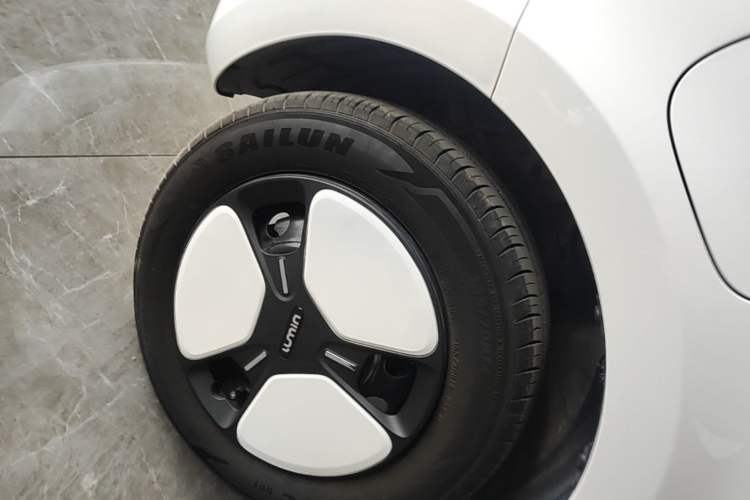 Used CHANGAN NEVO Lumin 2024 301km Orange Wind Edition Left Front Wheel Hub
