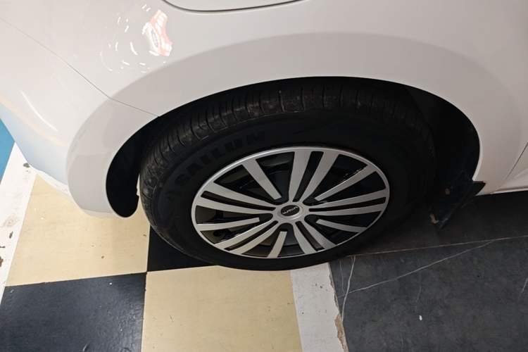 Used CHANGAN NEVO Lumin 2024 301km Orange Wind Edition Left Front Wheel Hub