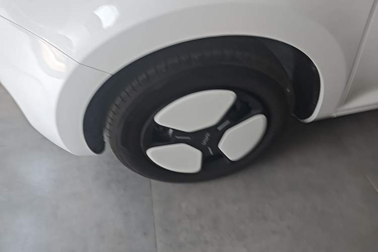 Used CHANGAN NEVO Lumin 2024 301km Orange Wind Edition Left Front Wheel Hub