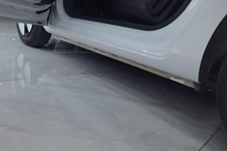Used CHANGAN NEVO Lumin 2024 205km Orange Wind Edition Left Side Sill