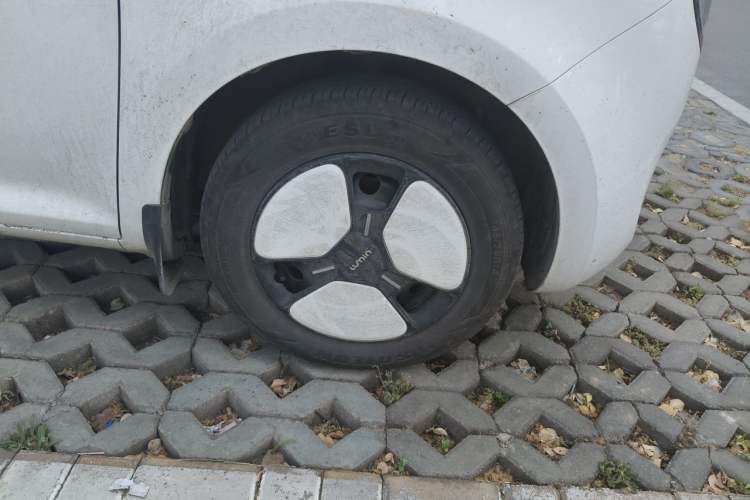 Used CHANGAN NEVO Lumin 2024 130km Qingyue Version Right Front Wheel Hub
