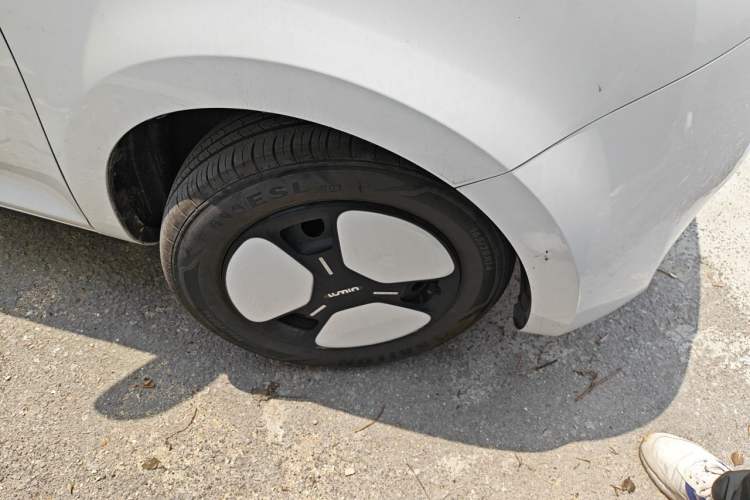 Used CHANGAN NEVO Lumin 2024 130km Qingyue Version Right Front Wheel Hub