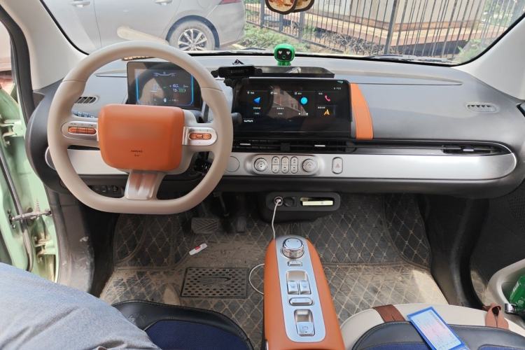 Used CHANGAN NEVO Lumin 2024 205km Orange Wind Edition Center Console