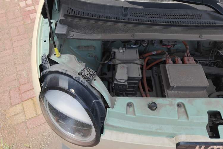Used CHANGAN NEVO Lumin 2024 205km Orange Wind Edition Engine Bay Right