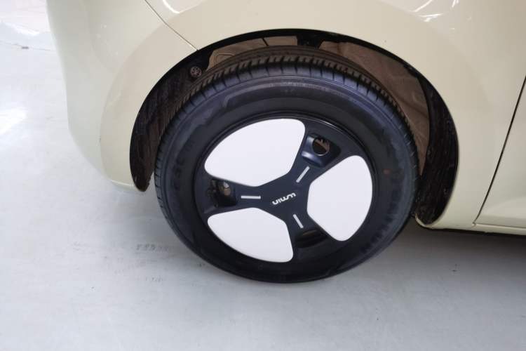 Used CHANGAN NEVO Lumin 2024 205km Launch Edition Exterior 4